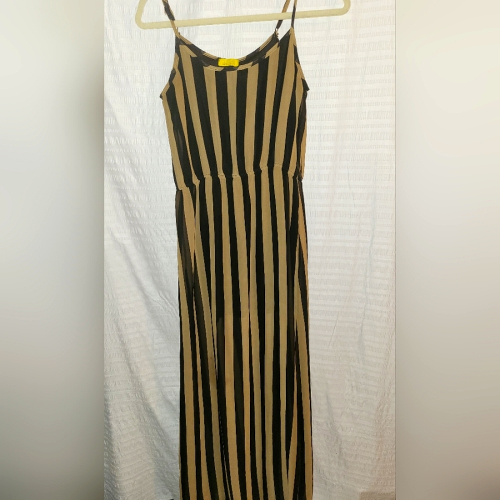 Cute sexy slip Maxi dress. Dun stripes ready for a festival or drinks.